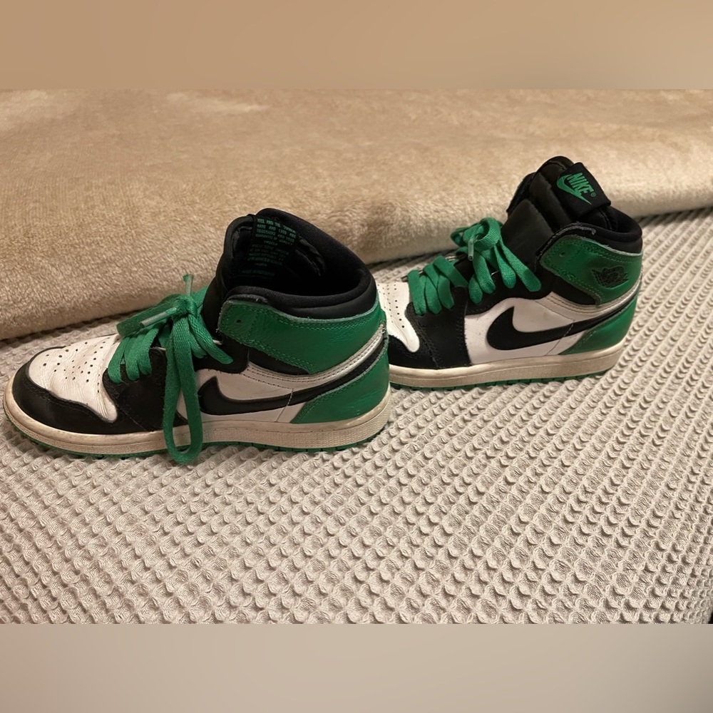Boys size 2 Nike air Jordan